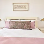 韦拉乔一室公寓及公寓式酒店 *