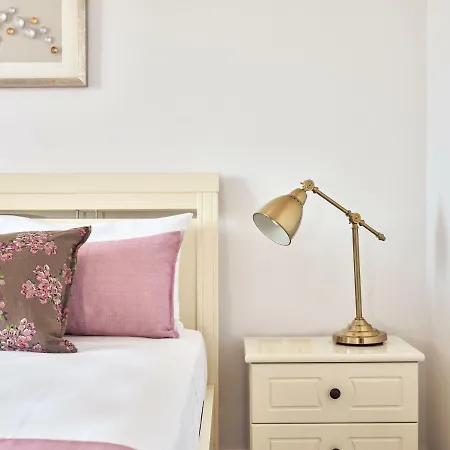 韦拉乔一室公寓及公寓式酒店 *